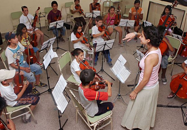 Hipótesis. Sin la música no hubiese sido posible el aprendizaje por imitación