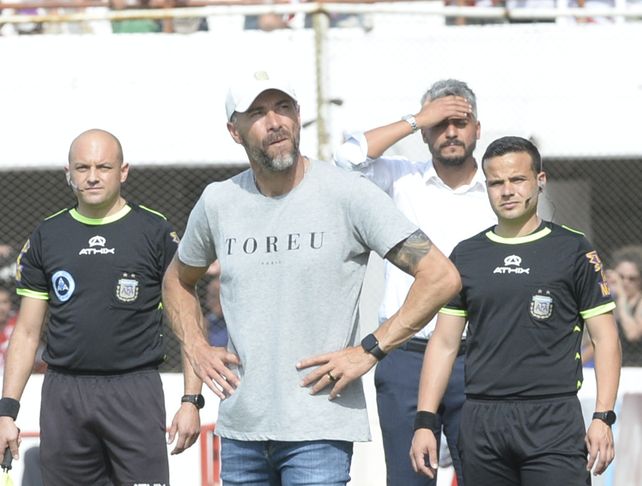 ¿Seguirá? El Kily González se jugará mucho cuando reciba a Atlético Tucumán.