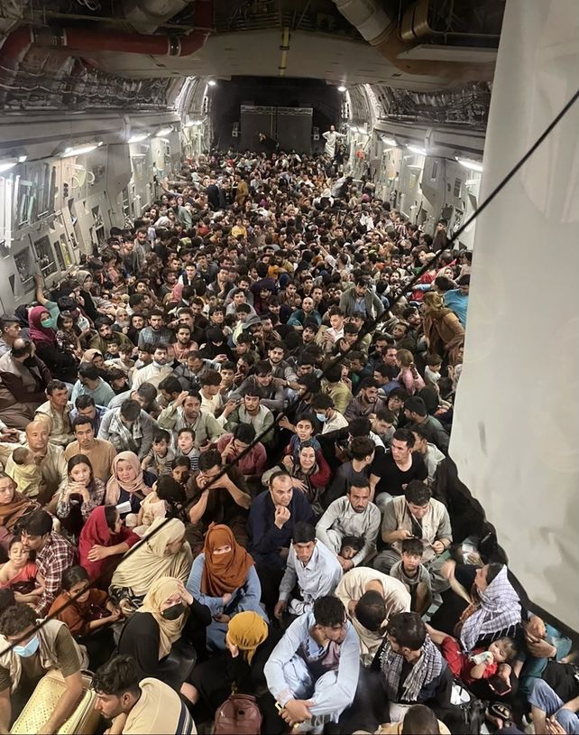 Una imagen de los afganos que huyen de Kabul