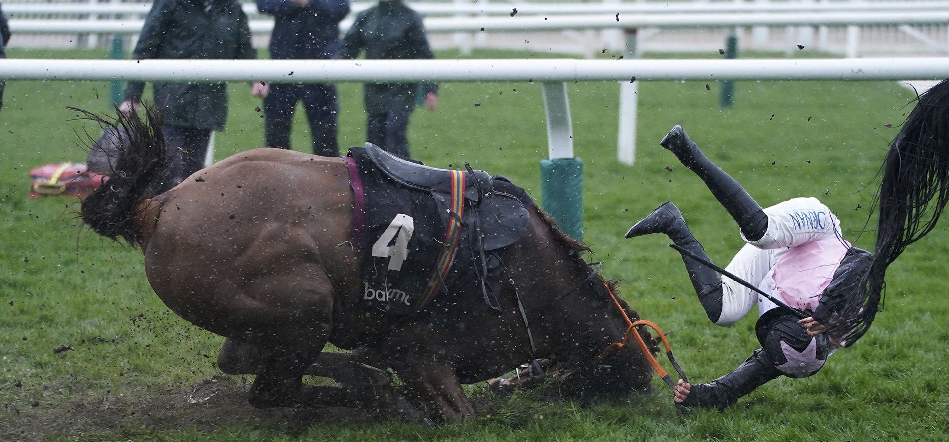 Journey With Me y la jockey Rachael Blackmore caen en Ballymore Novices