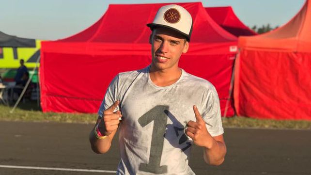 Santiago Tersich junto al karting que lo llevó a la consagración