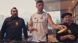 El Dibu Martínez mostró el ritual del último asado junto a Messi en la selección argentina