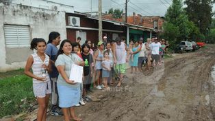 Vecinos de Villa del Parque continúan manifestándose en Av. Perón y Pasaje Irala