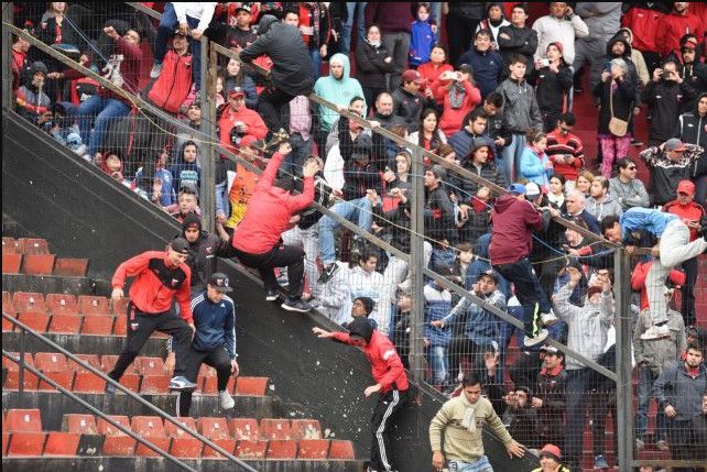 Serios disturbios en el entretiempo del partido entre Colón y Central