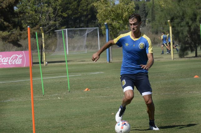 Komar estaba jugando para el equipo titular, hasta que lesionó y obligó a Tevez a buscarle un reemplazo.