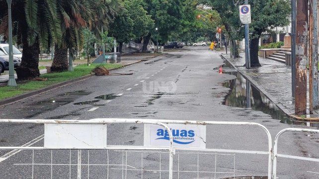 Corte de tránsito de Assa por el arreglo del socavón de Bv. Pellegrini y 9 de Julio. Corte de tránsito de Assa por el arreglo del socavón de Bv. Pellegrini y 9 de Julio.