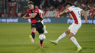Mateo Silvetti, que colaboró mucho en la recuperación de Newells, intenta interponerse al rechazo de Agustín Cardozo.