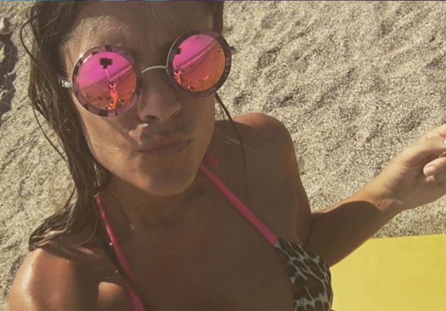 Guardavidas suertudo: Flor Zaccanti tomó sol desnuda en la playa