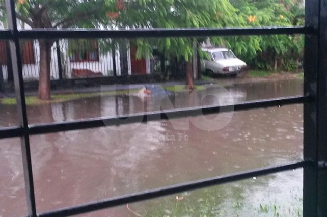 Vecinos de Guadalupe denunciaron la falta de servicio eléctrico durante la tarde del martes mientras se desataba una fuerte tormenta sobre la ciudad.