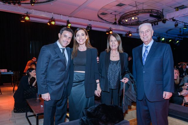Julián Viñuela, Perla Lioni, Susana Carrasco y Alberto Lioni. Julián Viñuela, Perla Lioni, Susana Carrasco y Alberto Lioni.