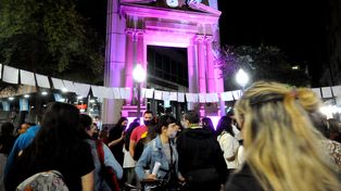 Por la cuarta edición de Noche de Peatonales, este sábado se realizarán cortes y desvíos en el tránsito y desvíos temporarios en la líneas de colectivos.&nbsp;