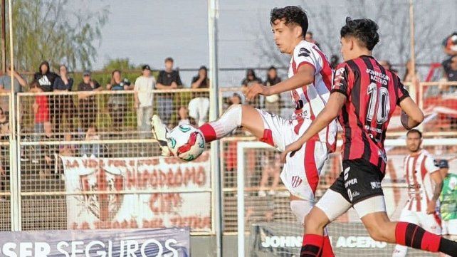 El último clásico se disputó en el Grella y quedó en manos de Atlético Paraná.