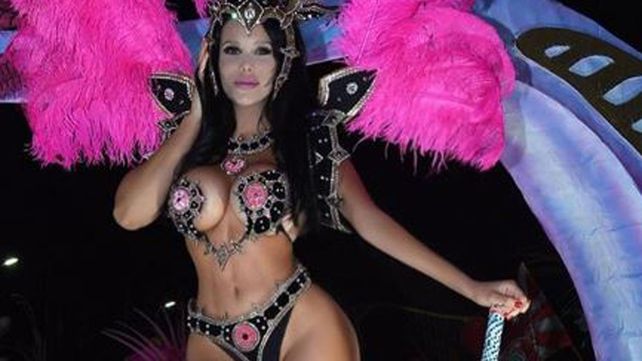 Charlotte Caniggia se lució en el Carnval Del Sol de Dolores.