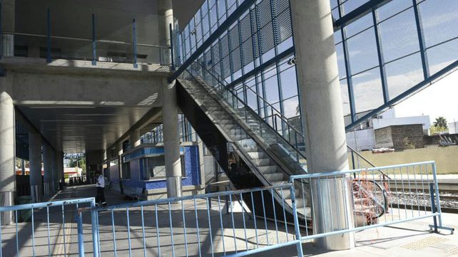 Advierten abandono y falta de mantenimiento en la estación de trenes del Apeadero Sur