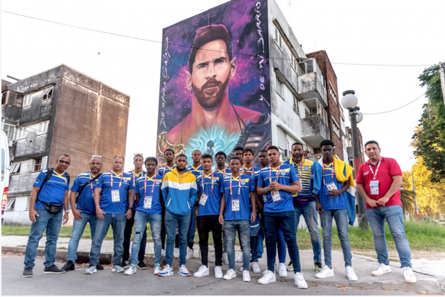 La delegación de Curaçao recorrió la historia de Messi que está plasmada en Rosario