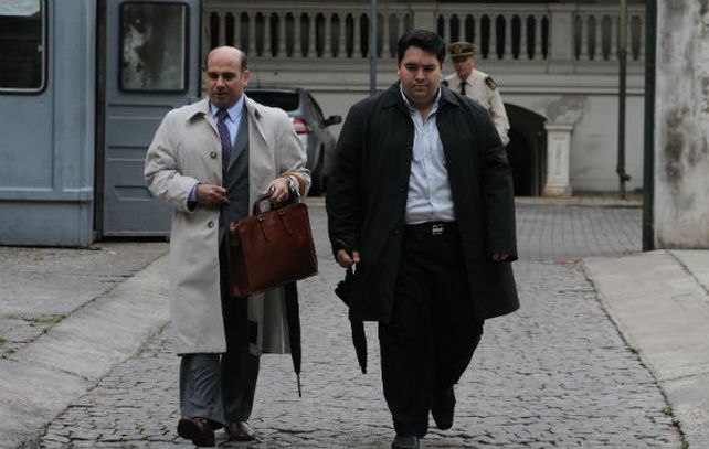 El juez federal Carlos Vera Barros (izquierda) ayer al salir de los Tribunales de Oroño al 900. Debía indagar a Tognoli por cohecho