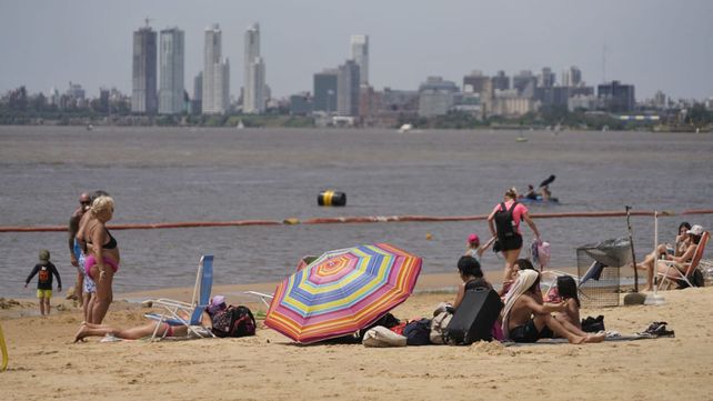 Los rosarinos aprovecharon el feriado para disfrutar del sol y el río