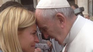 Emotivo encuentro de la actriz Eugenia Tobal con el Papa Francisco
