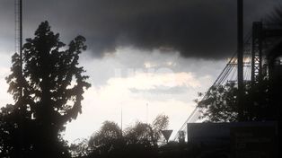Se hizo de noche en Santa Fe y continúa vigente un alerta por tormentas