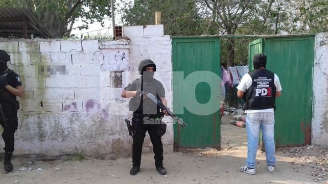 Allanaron una vivienda en Villa Hipódromo y secuestraron cocaína y marihuana