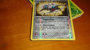 Pidió un préstamo para su empresa pero lo invirtió en una carta de Pokemón
