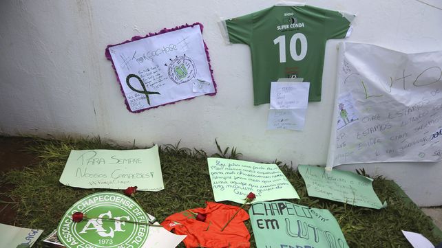 La tragedia del Chapecoense enlutó al fútbol mundial