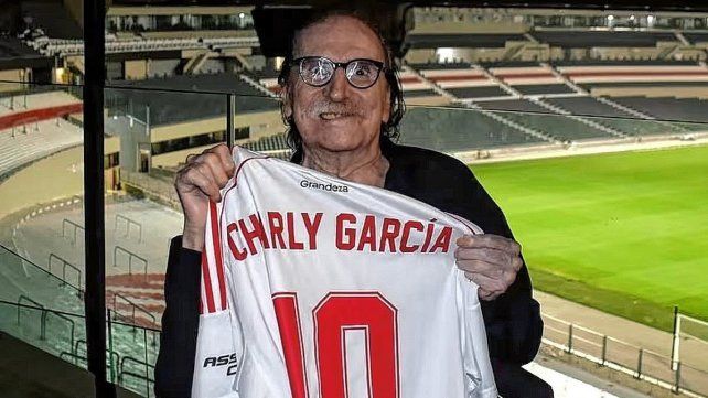 La foto de Charly García en la cancha de River Plate que enloqueció a los hinchas.