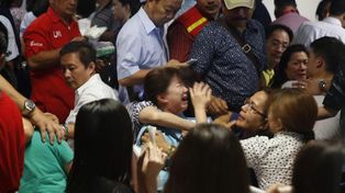Rescataron cadáveres y restos del aviónde AirAsia: no hay sobrevivientes