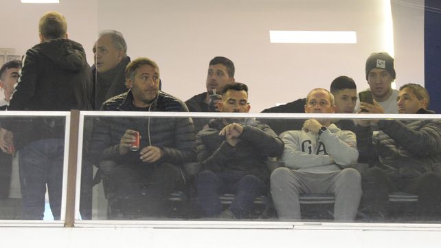 Carlos Retegui estuvo en el Amalfitani viendo el partido de Central junto a Tevez.