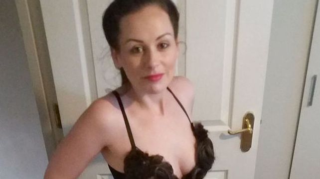 Confeccionó un vestido con vellos púbicos: ¿vos lo usarías?