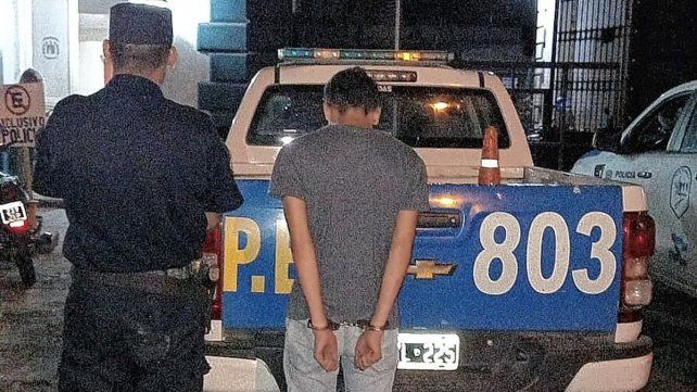 Un joven fue identificado por cámaras por el robo de una moto en Paraná. Lo interceptaron y dijo que la vendió. El comprador lo admitió y la devolvió.