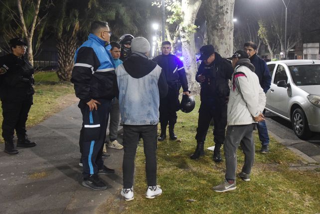 Un freno. La Intendencia busca impedir la sindicalización de los cuidacoches en Rosario.