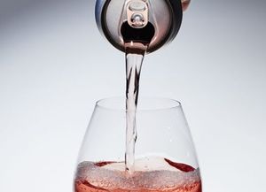 Se acabó eso de tomar del pico: ahora el vino se venderá en lata