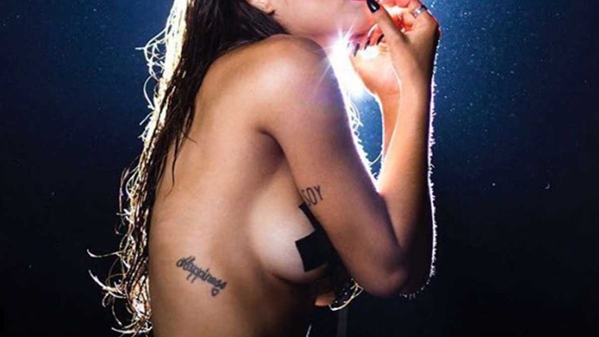 El topless de Lali Espósito para una sexy producción de fotos