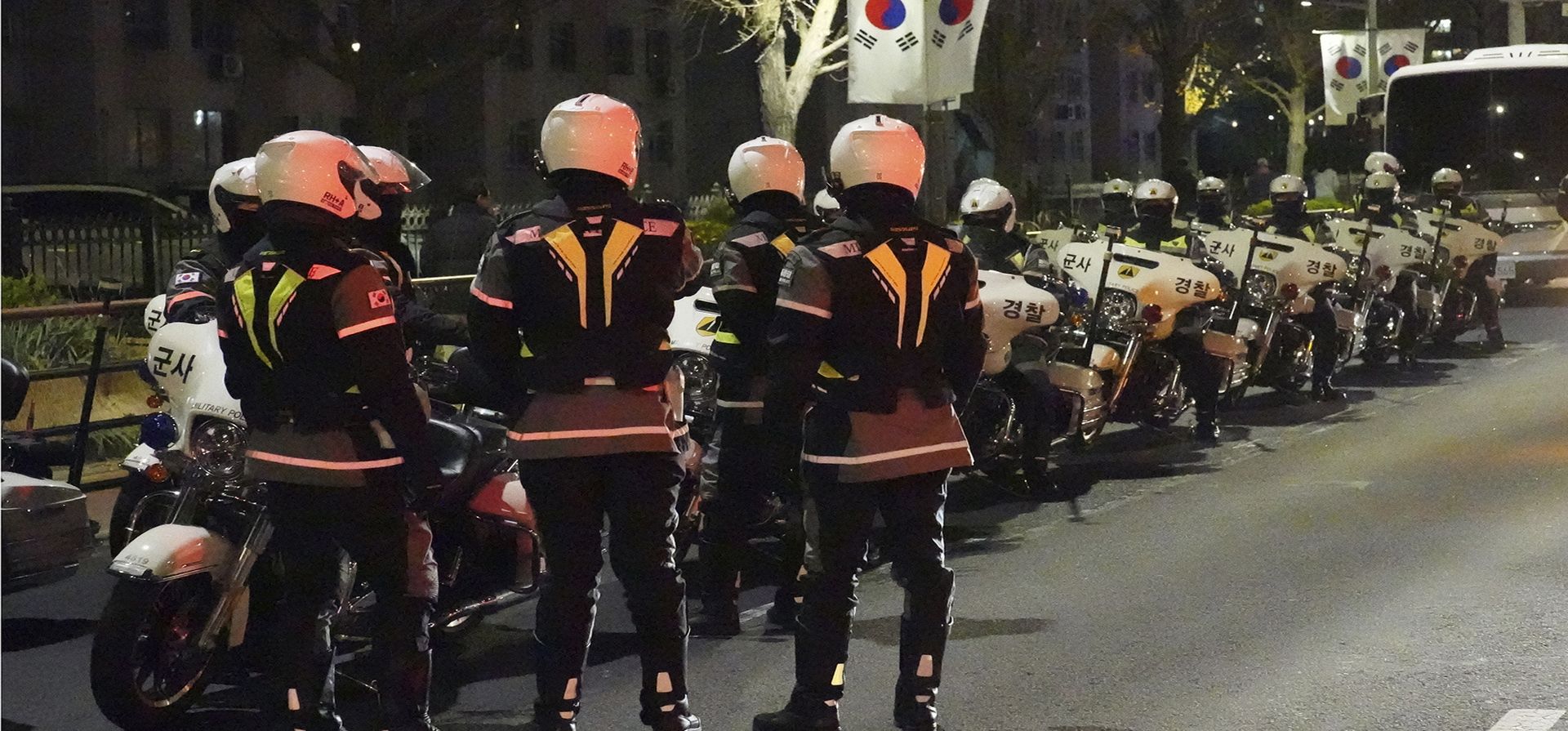 Motocicletas de la policía militar afuera de la Asamblea Nacional en Seúl, Corea del Sur, el miércoles 4 de diciembre de 2024. (Foto AP/Lee Jin-man) Motocicletas de la policía militar afuera de la Asamblea Nacional en Seúl, Corea del Sur, el miércoles 4 de diciembre de 2024. (Foto AP/Lee Jin-man)