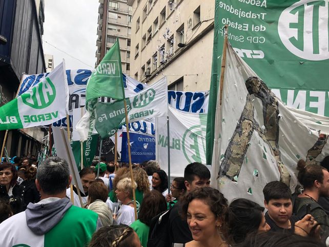 Los manifestantes se concentraron en la intersección de Rioja y Sarmiento.