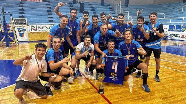 Los pibes de Echagüe le dedicaron la victoria a su capitán.