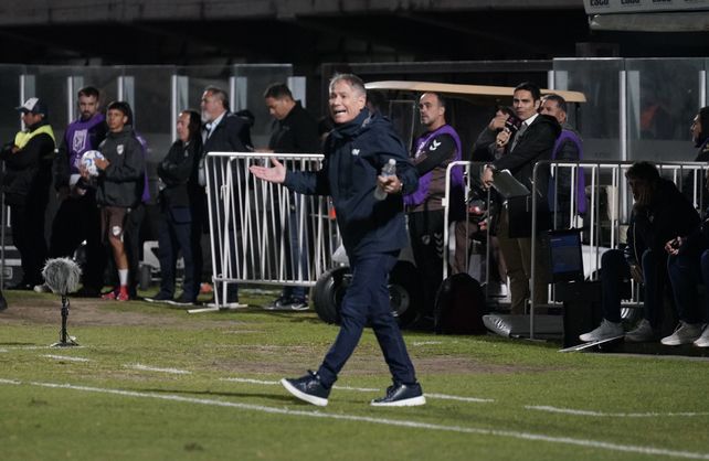 Ariel Holan dijo que el punto con Platense fue bueno, pero su equipo debe refrendarlo ahora contra Instituto.