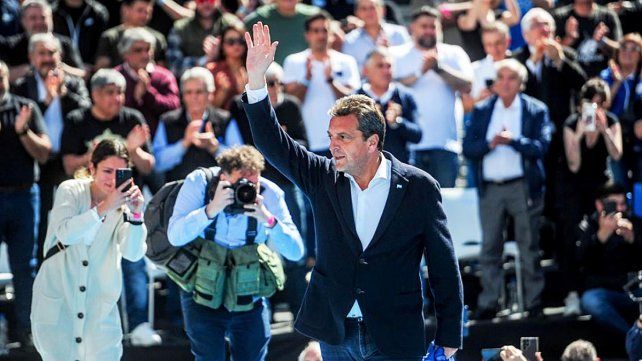Sergio Massa va al debate presidencial con el logro de haber eliminado por ley el impuesto a las Ganancias cuarta categoría y con temas económicos como ejes&nbsp; 