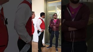Viral: entró a un Apple Store furioso y destrozó todos los iPhones