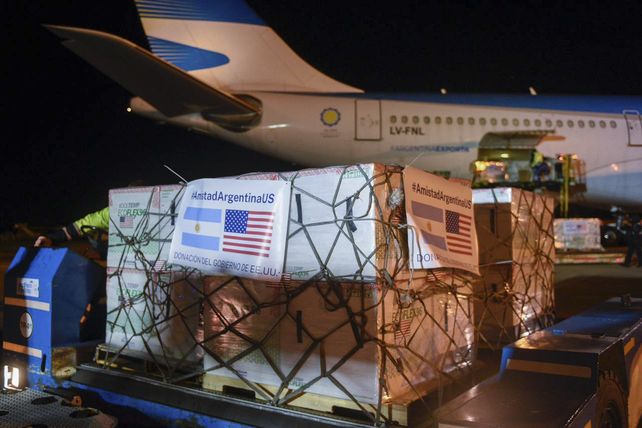 Llegaron al país 3,5 millones de vacunas de Moderna desde Estados Unidos