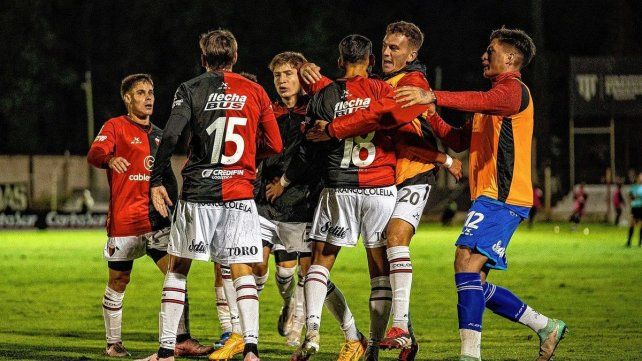 Colón logró un punto valioso ante Gimnasia de Mendoza. Colón logró un punto valioso ante Gimnasia de Mendoza.