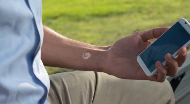 Motorola presenta un tatuaje temporal para desbloquear tu teléfono