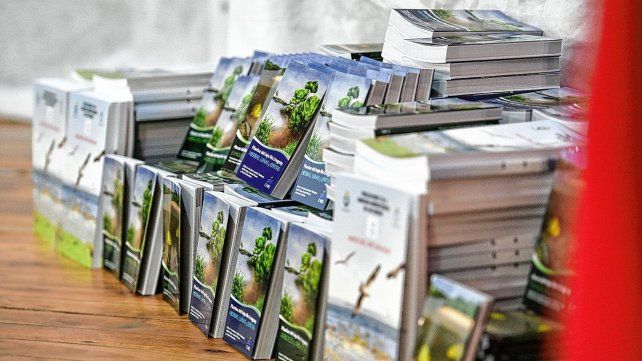 Estudiantes recibirán más de 45.000 libros de fauna y flora entrerriana