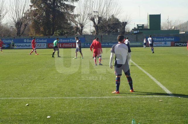 El plantel Tatengue cerró ayer su etapa de trabajos en Buenos Aires y selló los amistosos con un triunfo de las dos formaciones ante San Lorenzo de Almagro. En el primer turno los titulares de Leonardo Madelón ganaron 2 a 0