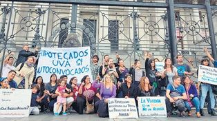Miles de familias quedaron endeudadas y con juicios por orden de desalojo en su contra al no poder afronar la cuota del crédito.