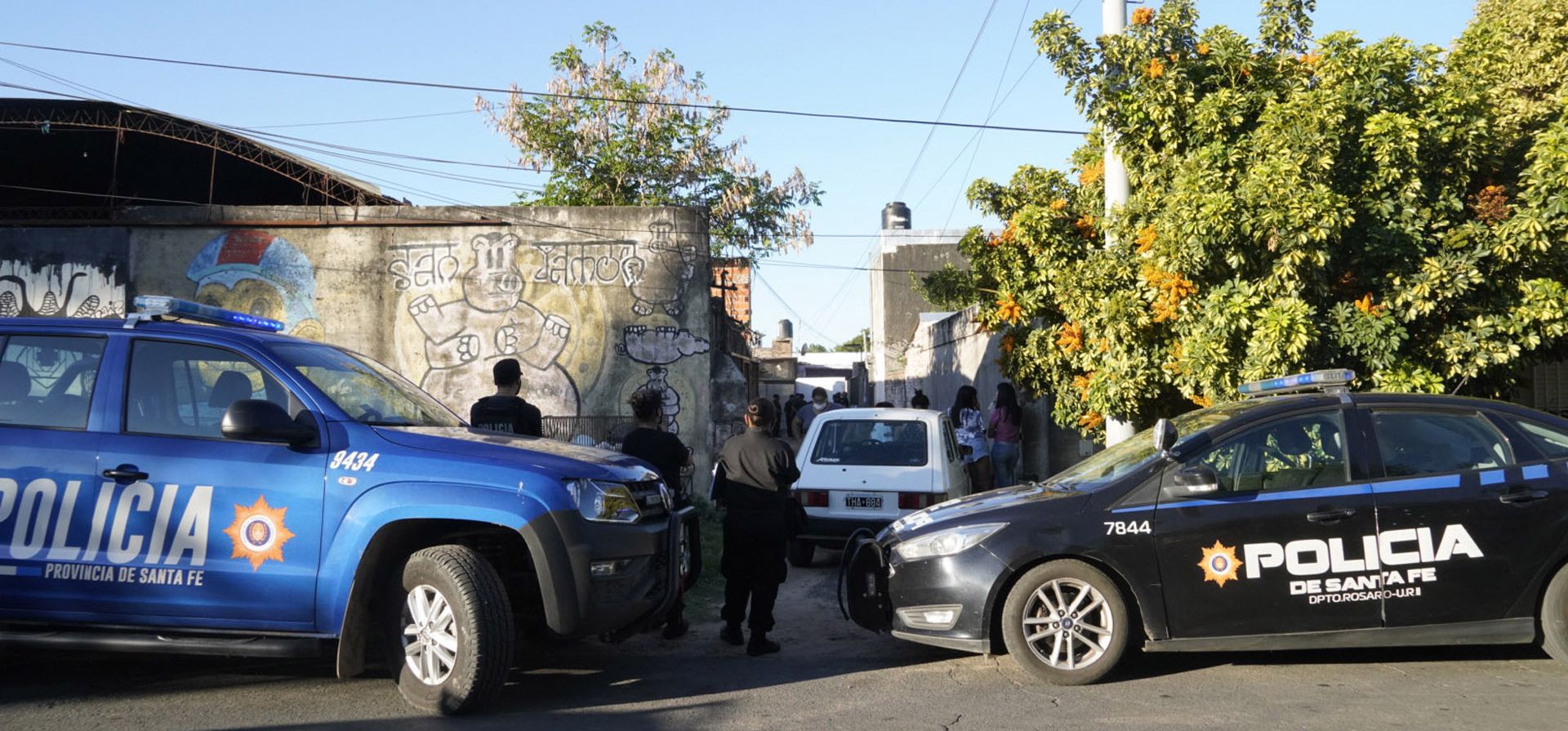 Crimen con tinte sexual: hallan maniatado y sin vida a un hombre sobre su cama. La víctima se encontraba semidesnuda, con una funda en la cabeza, en una humilde casa del pasillo de Garibaldi al 2900. Foto: Silvina Salinas / La Capital