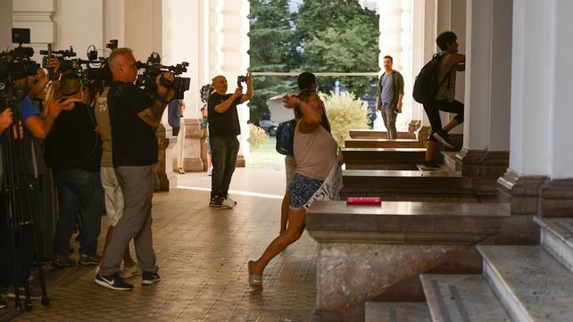 Familiares y vecinos velan a la niña Kim Gómez de 7 años víctima de dos delincuentes menores de edad