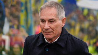 Ariel Holan está obligado a meter mano en el equipo de Central que visitará a Lanús.
