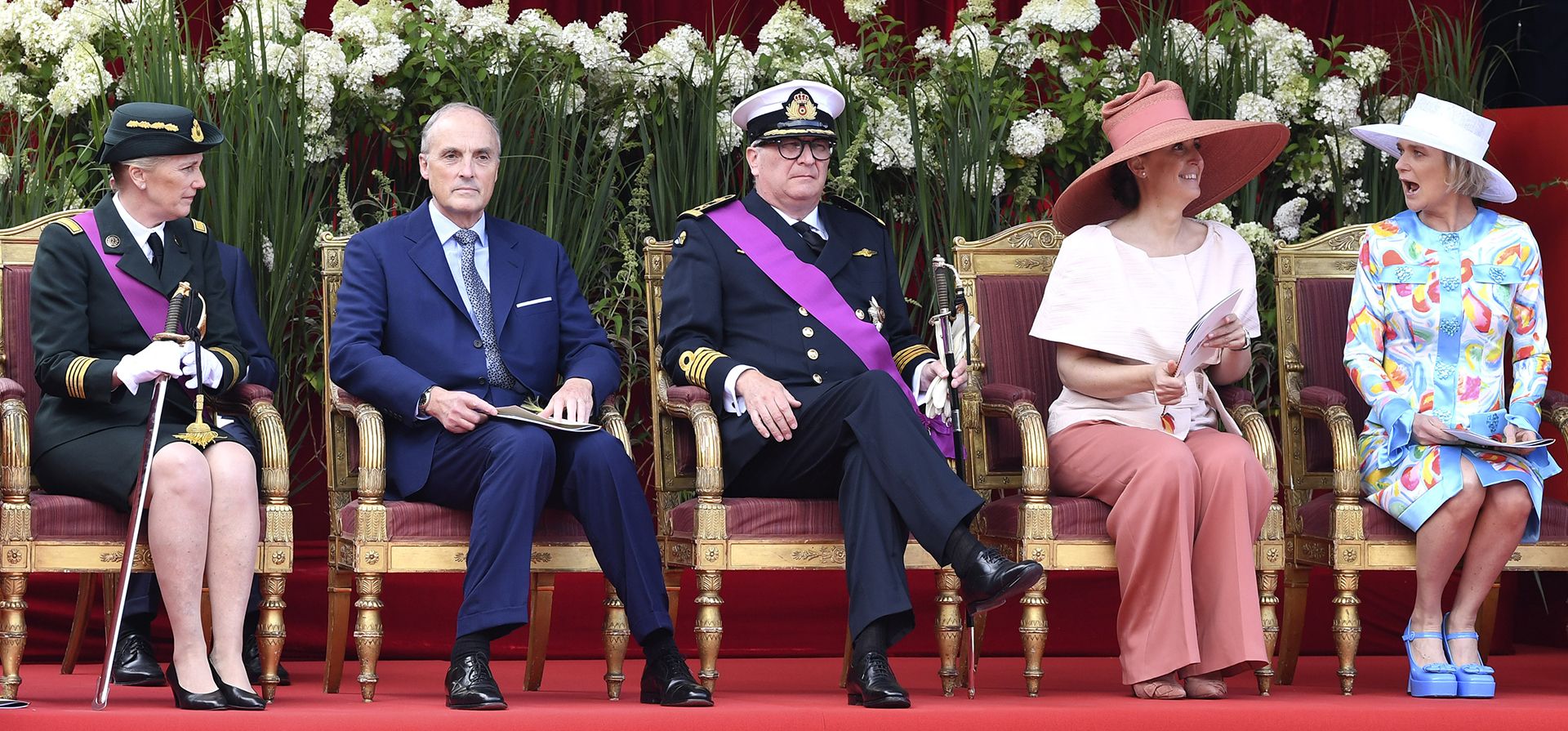 De izquierda a derecha, la princesa Astrid de Bélgica con su esposo, el príncipe Lorenz, el príncipe Laurent de Bélgica con su esposa, la princesa Claire, y la princesa Delphine Boel se sientan en el estrado durante las festividades del Día Nacional en Bruselas, el viernes 21 de julio de 2023. (Foto AP/Fred Sierakowski) De izquierda a derecha, la princesa Astrid de Bélgica con su esposo, el príncipe Lorenz, el príncipe Laurent de Bélgica con su esposa, la princesa Claire, y la princesa Delphine Boel se sientan en el estrado durante las festividades del Día Nacional en Bruselas, el viernes 21 de julio de 2023. (Foto AP/Fred Sierakowski)